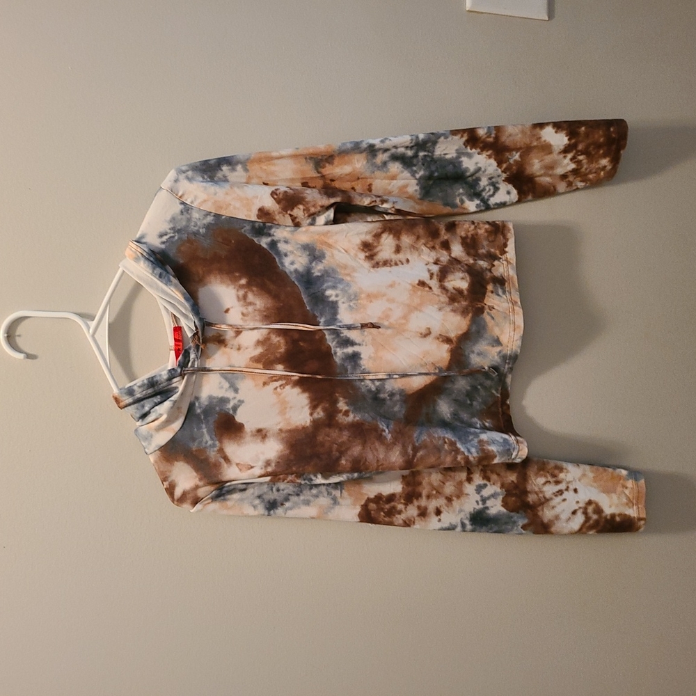 Hooded, lightweight sweatshirt